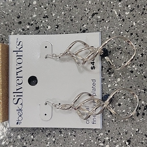 Necklaces and earrings - Picture 3 of 3